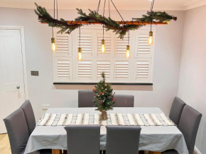Spacious quiet 4bedrooms 6beds house with private garage 5min walk to Paddington Station
